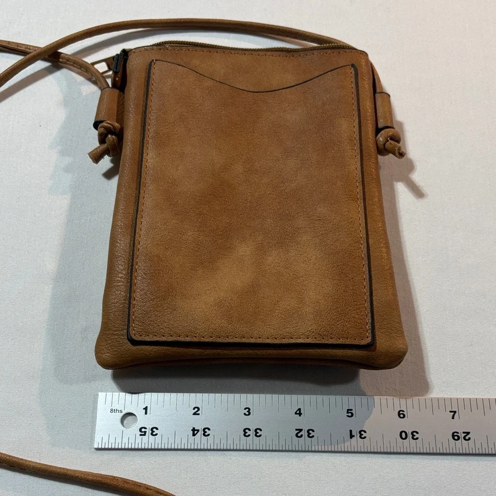 Elegant Tan Crossbody Leather Bag with Buckle Accents - Picture 3 of 9